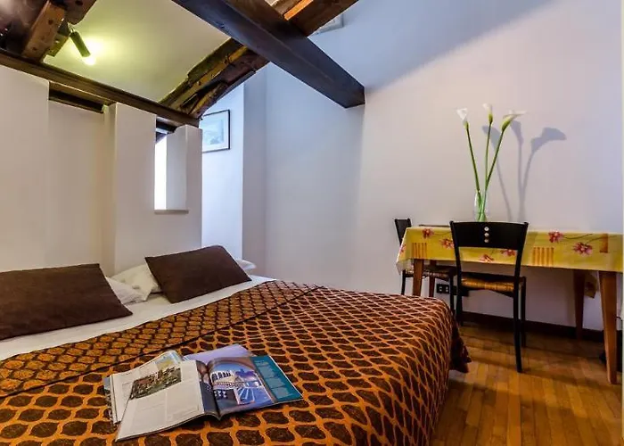 Ξενοδοχείο Venice Apartments 3*
