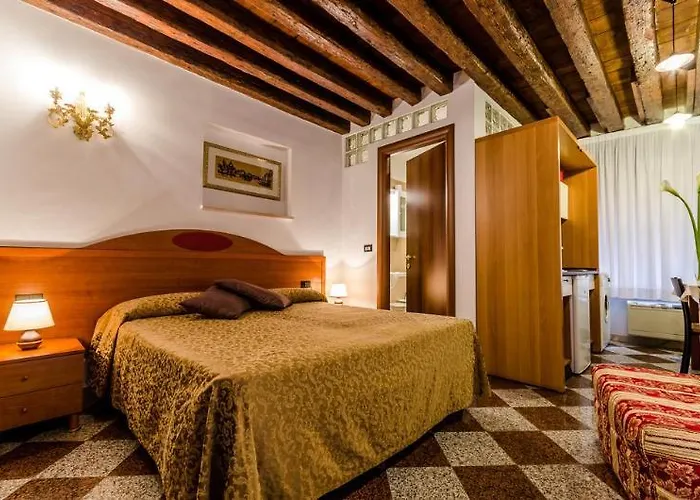 Venice Apartments Hotel 3*